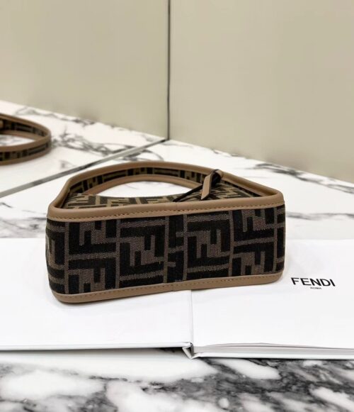 ⁦شنطة فيندي 57⁩ - الصورة ⁦8⁩
