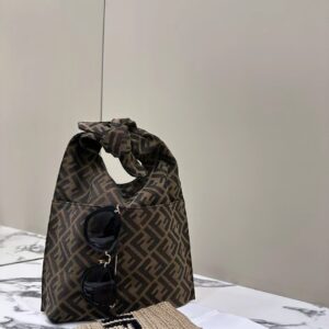 شنطة فيندي 56