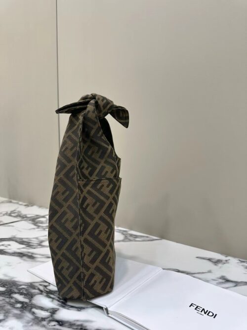 ⁦شنطة فيندي 56⁩ - الصورة ⁦7⁩