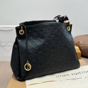 بوتيك مون - شنطة لويس فيتون