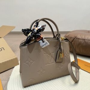 بوتيك مون - شنطة لويس فيتون